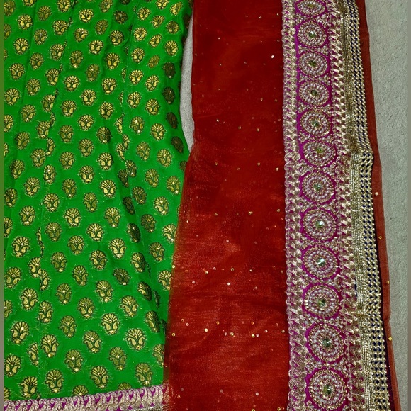 Green lehenga with blouse - Picture 2 of 3